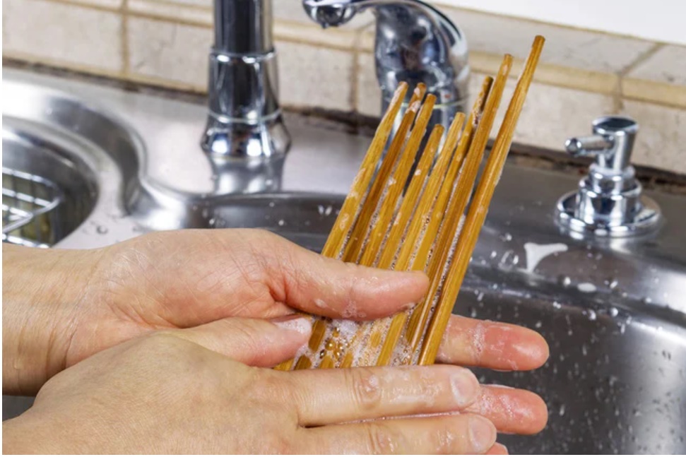 Cách bảo quản đũa gỗ không bị mốc, yên tâm dùng cả năm không sợ hỏng-1