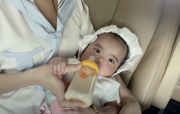 Mạc Văn Khoa hụt hẫng vì phản ứng phũ phàng của con gái cưng: Cười với cả thế giới, trừ bố!-1