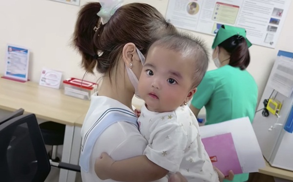 Mạc Văn Khoa hụt hẫng vì phản ứng phũ phàng của con gái cưng: Cười với cả thế giới, trừ bố!-4