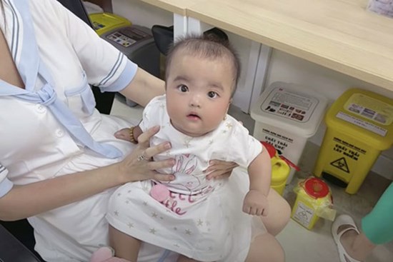 Mạc Văn Khoa hụt hẫng vì phản ứng phũ phàng của con gái cưng: Cười với cả thế giới, trừ bố!