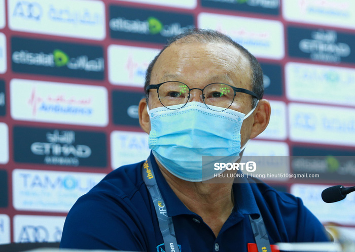 HLV Park Hang-seo đuổi người quay phim vì sợ lộ thông tin ở phòng họp báo-1