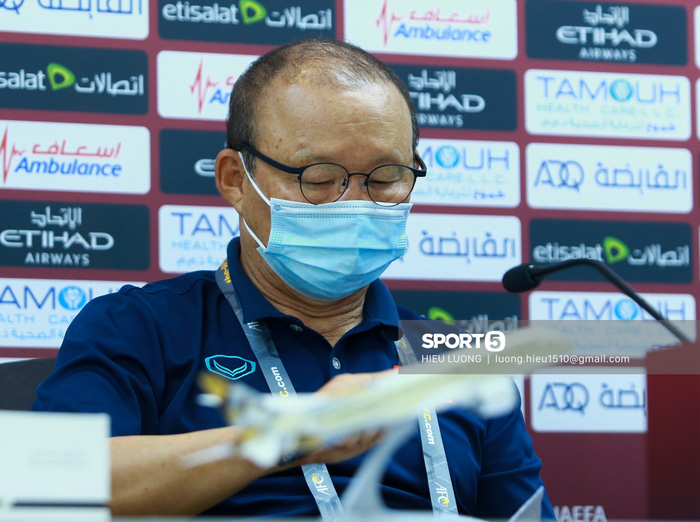 HLV Park Hang-seo đuổi người quay phim vì sợ lộ thông tin ở phòng họp báo-5