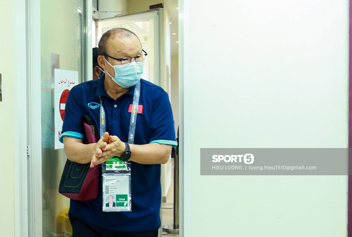 HLV Park Hang-seo đuổi người quay phim vì sợ lộ thông tin ở phòng họp báo-6