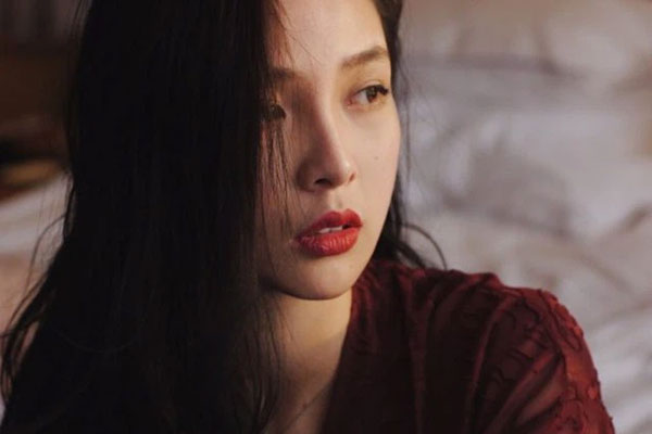 Bị bạn trai chia tay, tôi đang đau khổ tột cùng thì anh hàng xóm chạy sang dúi cho cuốn sổ tiết kiệm cả tỷ bạc-2