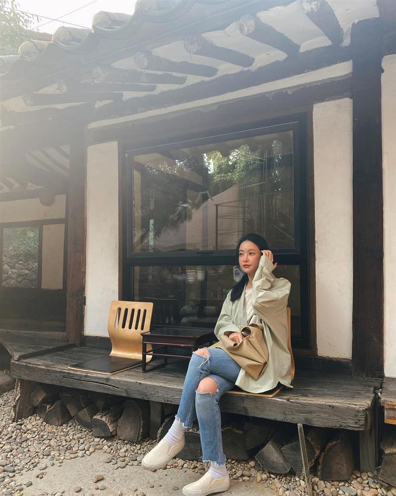 Mỹ nhân Hoa Du Ký đã 34 tuổi, nhưng style trẻ trung không thua gái đôi mươi nhờ diện toàn đồ basic-11