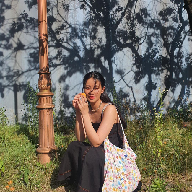 Mỹ nhân Hoa Du Ký đã 34 tuổi, nhưng style trẻ trung không thua gái đôi mươi nhờ diện toàn đồ basic-12