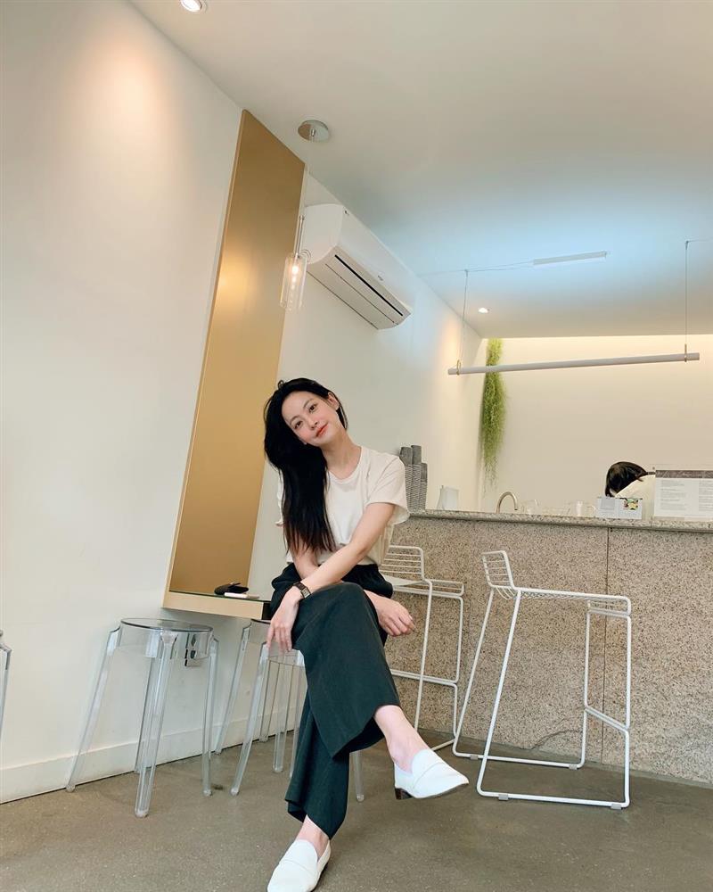 Mỹ nhân Hoa Du Ký đã 34 tuổi, nhưng style trẻ trung không thua gái đôi mươi nhờ diện toàn đồ basic-2