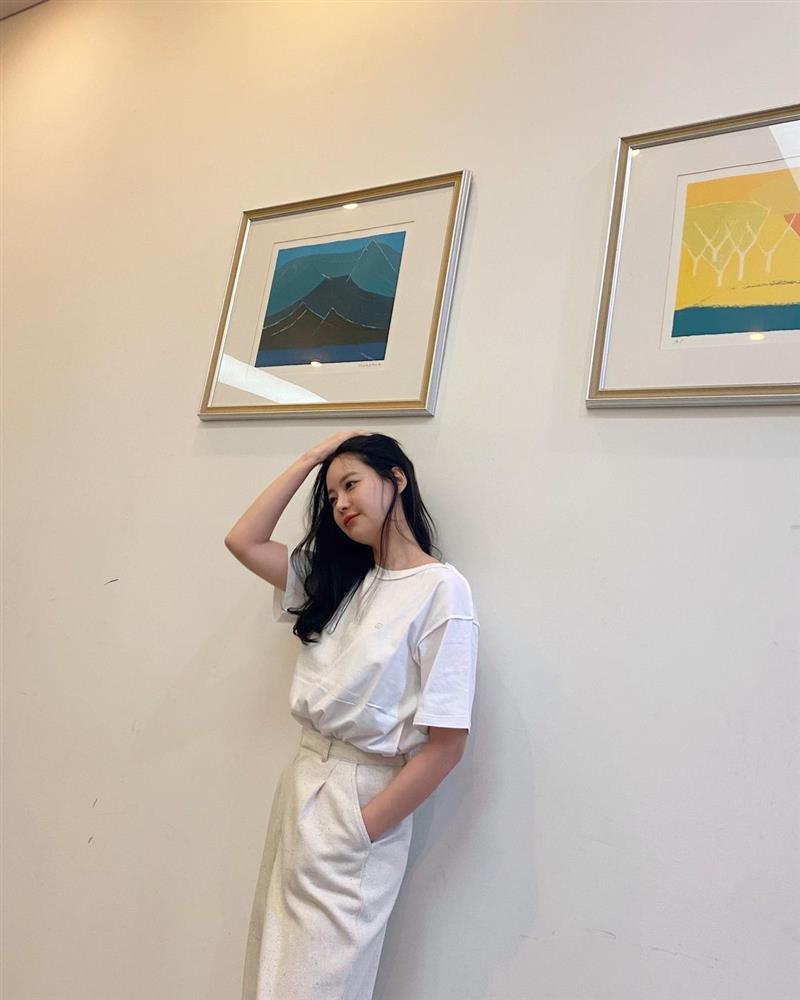 Mỹ nhân Hoa Du Ký đã 34 tuổi, nhưng style trẻ trung không thua gái đôi mươi nhờ diện toàn đồ basic-4