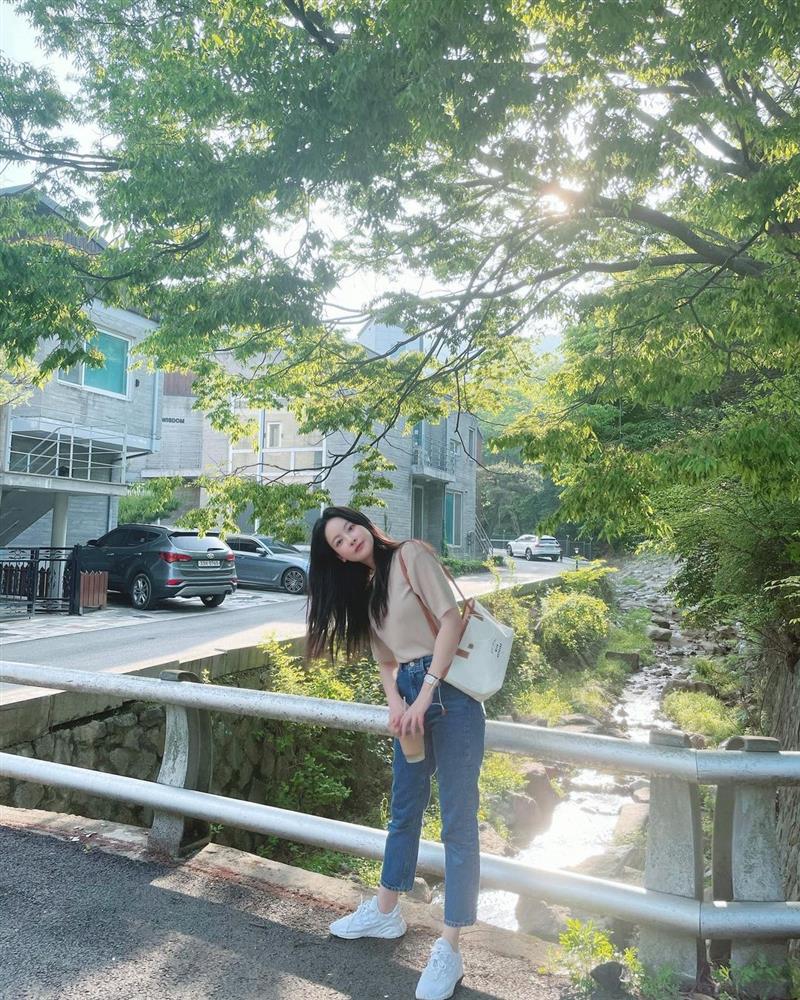 Mỹ nhân Hoa Du Ký đã 34 tuổi, nhưng style trẻ trung không thua gái đôi mươi nhờ diện toàn đồ basic-7