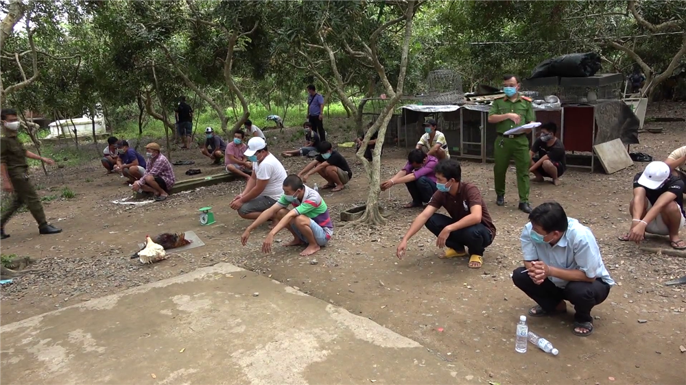 CLIP: Bí mật bên trong căn nhà treo bảng không tiếp khách chống dịch”-3