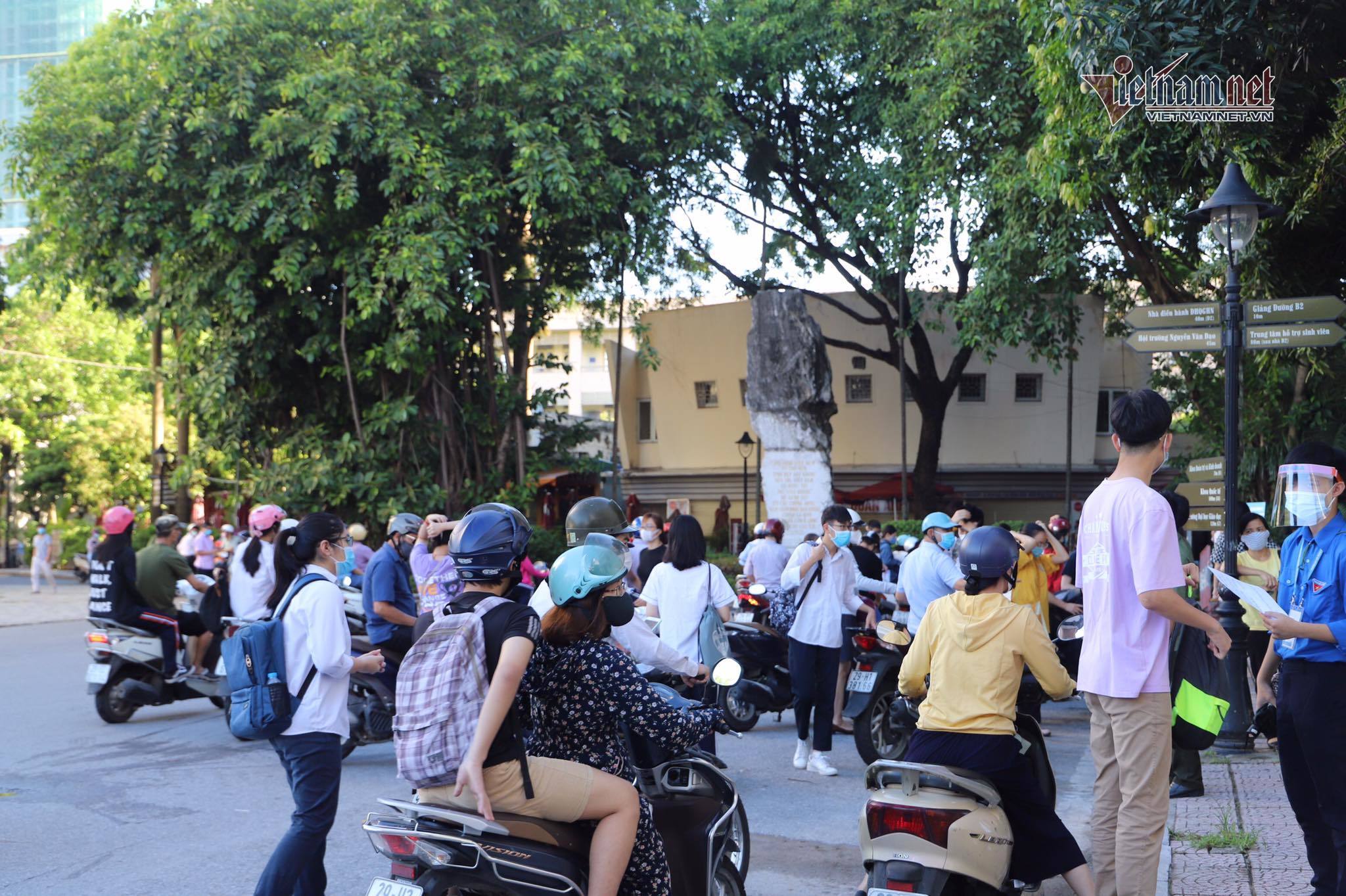 Gần 6.000 sĩ tử thi ngày thứ 4 vào lớp 10-7