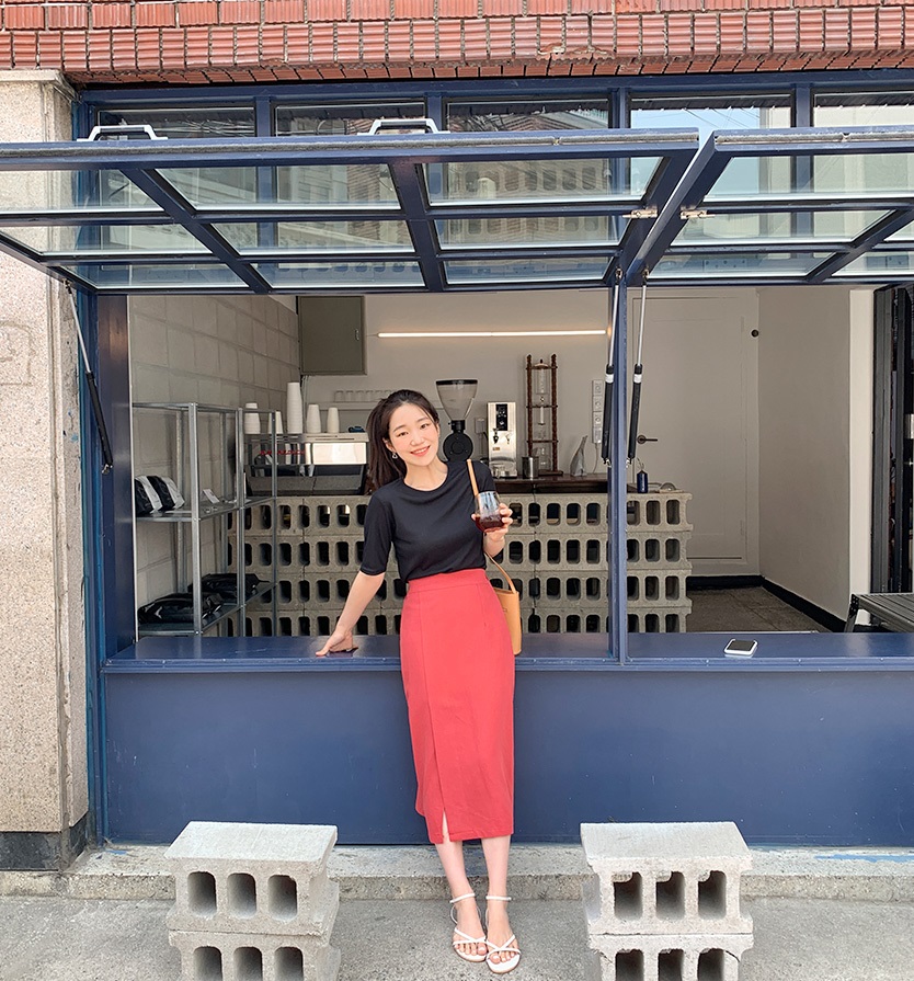 Chân váy có thêm chi tiết này thì nàng 1m55 trông như 1m65, cặp chân được kéo dài tít tắp-7