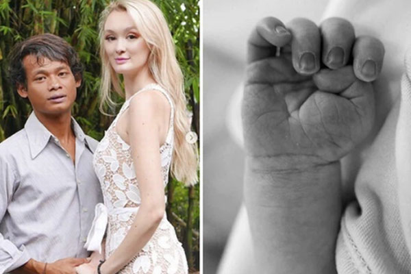 Clip: Em bé vừa sinh ra đã đói đến... hạ đường huyết, hút một hơi hết sạch ống glucose mà cô y tá cho-3