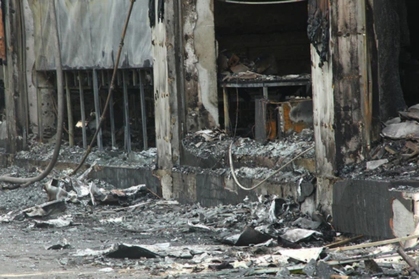 Vụ cháy phòng trà, cả gia đình thiệt mạng: Dự định đưa các con về thăm ông bà mãi dở dang, làng quê nghèo thê lương đại tang giữa mùa dịch-6