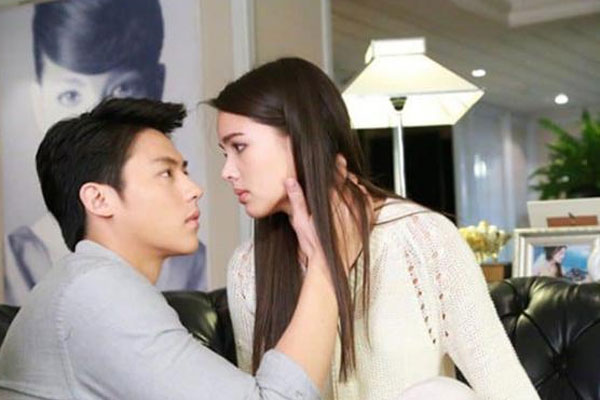 Chồng tôi mới mất được một tháng, bạn trai cũ bất ngờ tìm đến và mong muốn nối lại chuyện tình dang dở ngày xưa-1