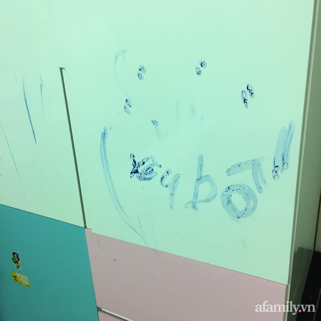 Ông bố bất lực bên tác phẩm hội họa tím lịm của 2 cô con gái, ai nhìn vào cũng sang chấn tâm lý-4