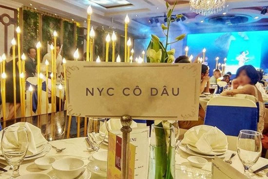 Ngày cưới tôi sốc với 1 mâm người yêu cũ của vợ, ai cũng khoe