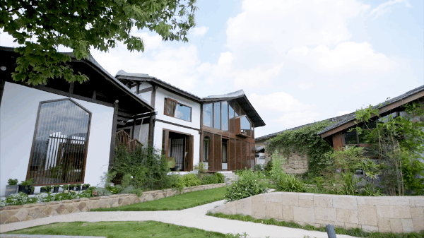 Đôi vợ chồng thạc sĩ bỏ việc về quê, cải tạo nhà cổ 700m2 thành không gian sống giữa thiên nhiên đẹp như tranh vẽ, con cái thoải mái chơi đùa: Ai xem cũng phải ao ước-3