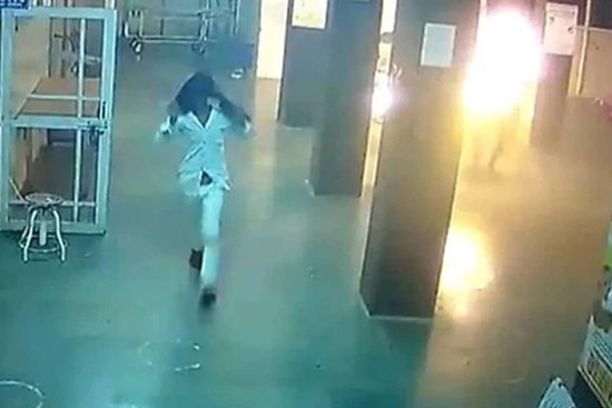 Người đàn ông bị “đối thủ” vào tận bệnh viện phóng hỏa thiêu sống