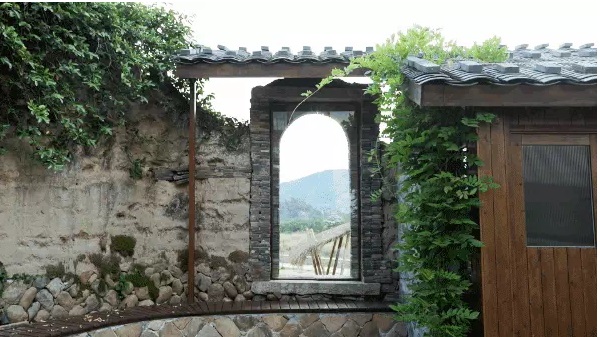 Đôi vợ chồng thạc sĩ bỏ việc về quê, cải tạo nhà cổ 700m2 thành không gian sống giữa thiên nhiên đẹp như tranh vẽ, con cái thoải mái chơi đùa: Ai xem cũng phải ao ước-16