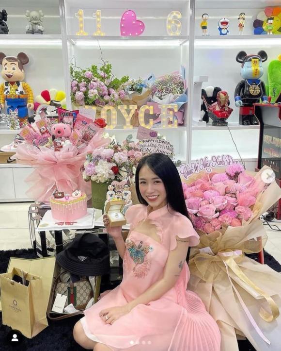 Ái nữ của đại gia Minh Nhựa đón sinh nhật tại nhà, được tặng nhẫn kim cương, đồ hàng hiệu-4