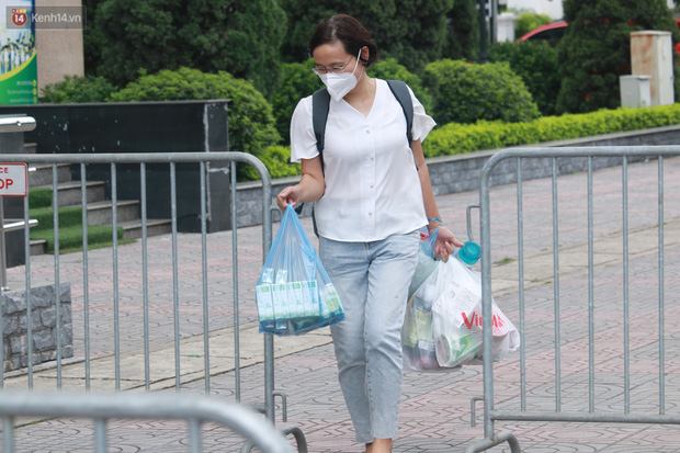 Hà Nội: Phong tỏa 1 tòa chung cư sau khi ghi nhận ca dương tính SARS-CoV-2-5