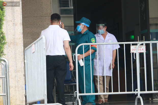 Hà Nội: Phong tỏa 1 tòa chung cư sau khi ghi nhận ca dương tính SARS-CoV-2-11