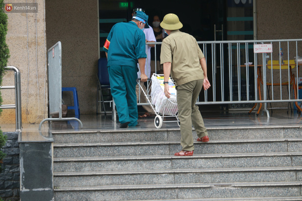 Hà Nội: Phong tỏa 1 tòa chung cư sau khi ghi nhận ca dương tính SARS-CoV-2-9