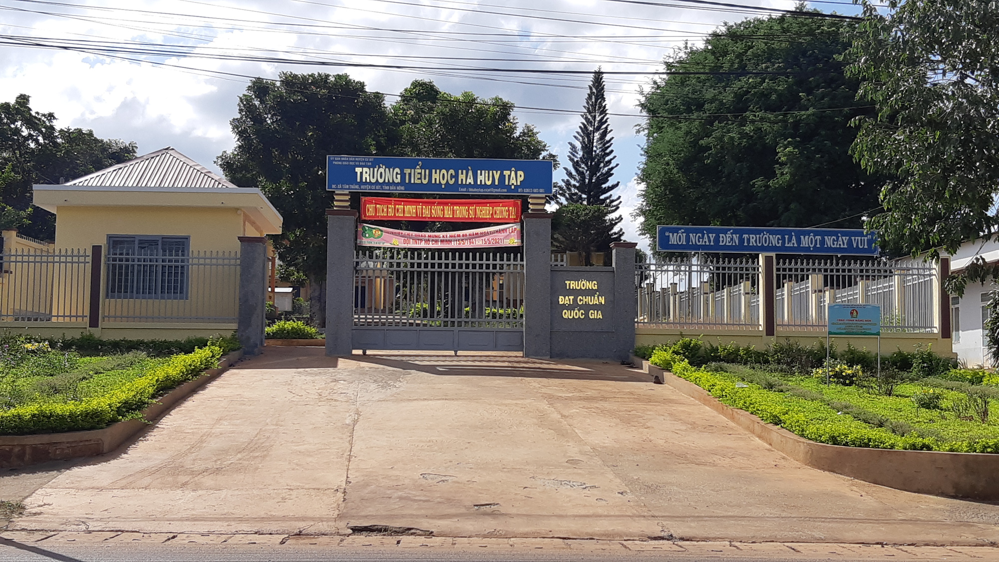 Xót xa cậu học trò nghèo không có tiền nộp quỹ bị trường giữ học bạ-1