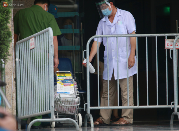 Hà Nội: Phong tỏa 1 tòa chung cư sau khi ghi nhận ca dương tính SARS-CoV-2-12