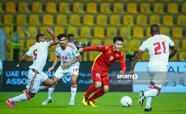 Nhận thêm 1 quả Penalty, Việt Nam bị UAE dẫn trước 2-0 trong 8 phút-1