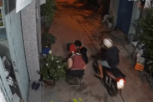 Tên cướp giật điện thoại nhanh như chớp và cái kết thật bất ngờ