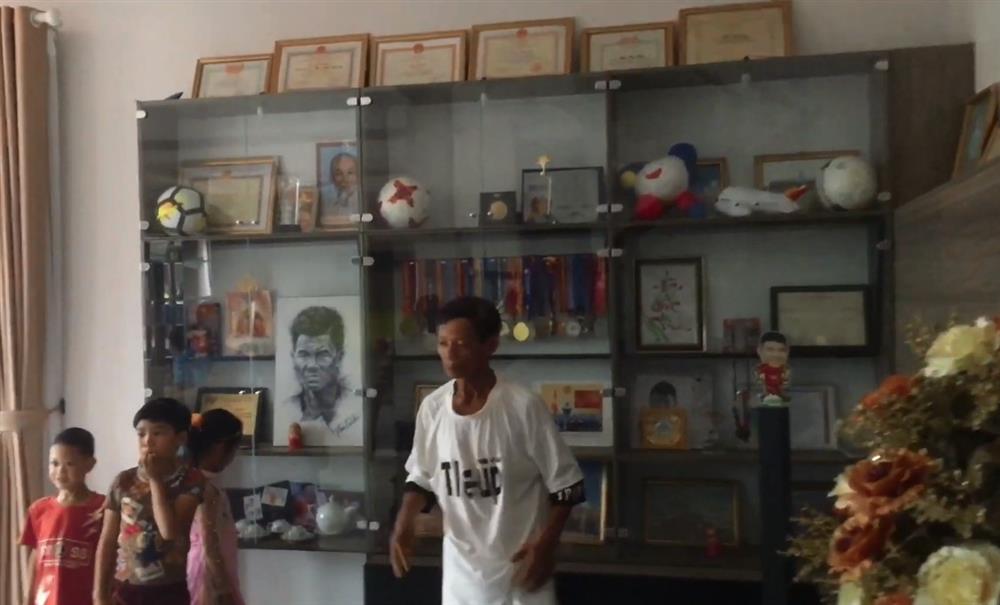 Mục sở thị cơ ngơi hoành tráng của cầu thủ Hà Đức Chinh tặng mẹ: Xây dựng sương sương hết 2 tỷ, có riêng phòng luyện tập thể lực xịn sò-15