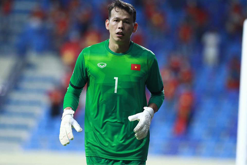 Thủ môn Bùi Tấn Trường xin lỗi người hâm mộ vì để thua UAE-3