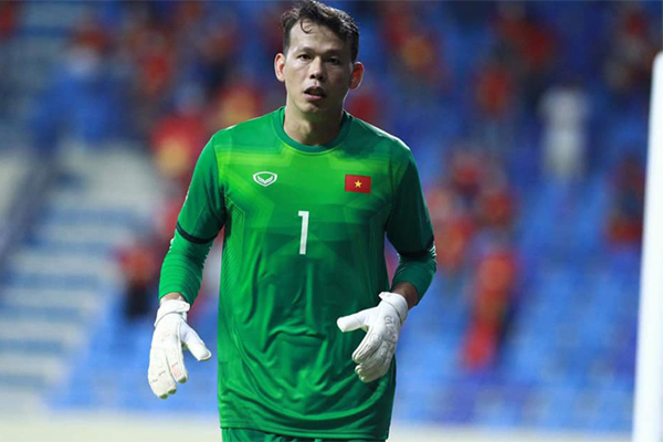 Khoảnh khắc cầu thủ Tấn Trường ngồi khoang thương gia tập quay quảng cáo, xứng đáng được phong ngôi vương sống ảo nhất đội tuyển Việt Nam-3