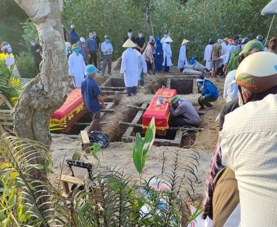 Vụ cháy phòng trà, cả gia đình thiệt mạng: Dự định đưa các con về thăm ông bà mãi dở dang, làng quê nghèo thê lương đại tang giữa mùa dịch-2