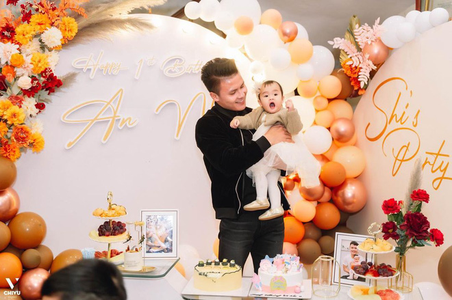 Clip tiên tri triệu view của cháu gái Quang Hải: Mặc áo đá bóng của chú, đầu buộc băng rôn nhưng lại chọn... UAE chiến thắng-5