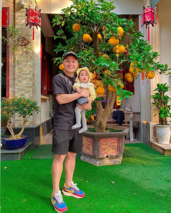 Clip tiên tri triệu view của cháu gái Quang Hải: Mặc áo đá bóng của chú, đầu buộc băng rôn nhưng lại chọn... UAE chiến thắng-6