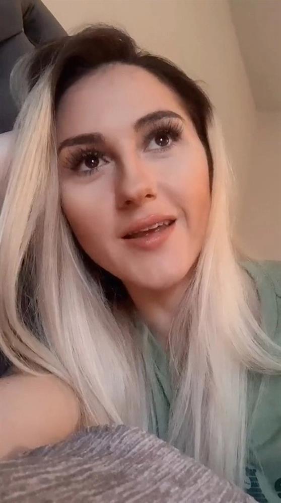 Cô gái bắt quả tang bạn trai lừa dối sau khi phát hiện ngón tay của anh chàng trong bức ảnh của người khác-1