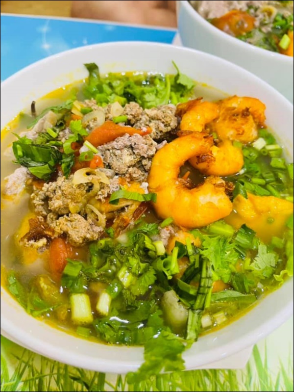 Bà xã kém 15 tuổi của NSND Công Lý đảm đang hết mực, cơm ngon canh ngọt bảo sao chồng chỉ thích ăn ở nhà-4