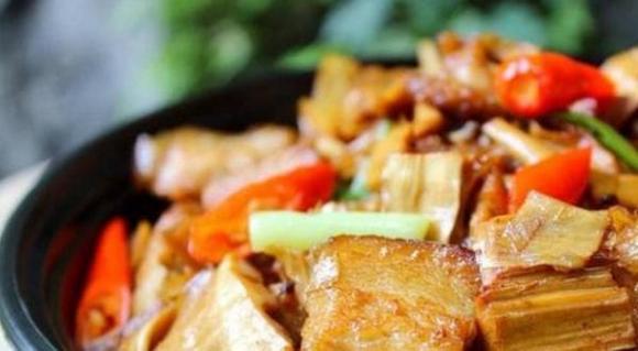 Khi hầm thịt, có 1 loại gia vị rất kiêng kỵ, nếu cho vào sẽ làm hỏng cả nồi thịt, nhiều gia đình không biết-1