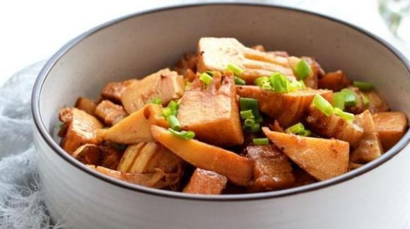 Khi hầm thịt, có 1 loại gia vị rất kiêng kỵ, nếu cho vào sẽ làm hỏng cả nồi thịt, nhiều gia đình không biết-4