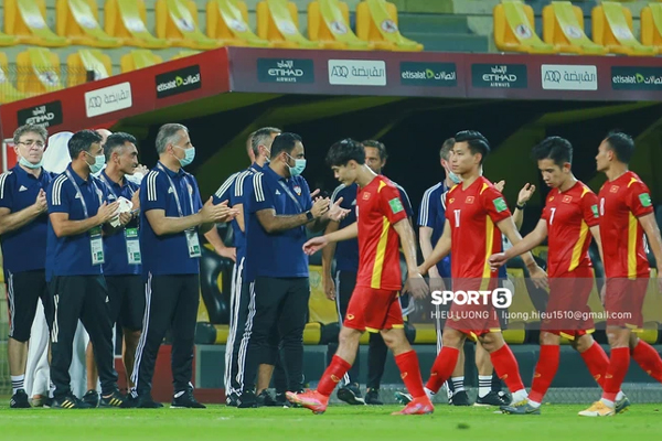 Mâu thuẫn việc dẫn bạn trai về phòng trọ ngủ, nam thanh niên bị giam lỏng sau đó chạy trốn rồi rơi từ tầng 4 tử vong-3