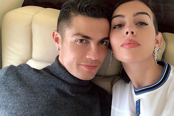 Hoàng tử Saudi Arabia muốn mua lại cả MU và Ronaldo-2