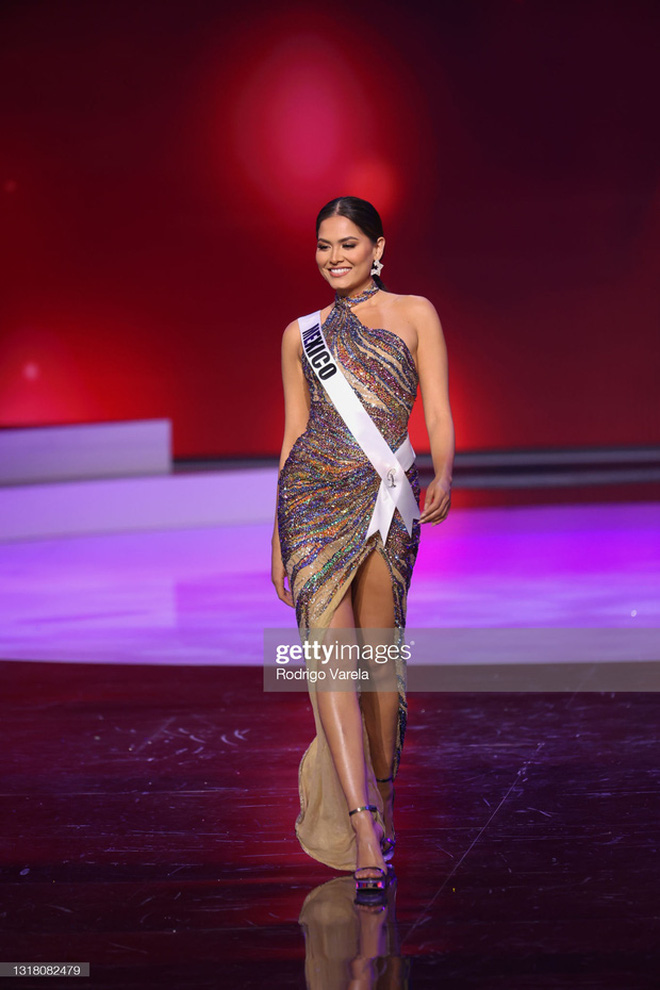 Có ai nhận ra đây là Hoa hậu Hoàn vũ 2020 vừa mới đăng quang không vậy?-1