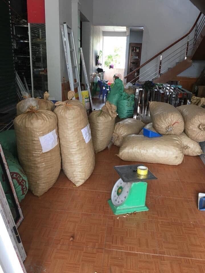 Khắp nơi lo ế vải thiều, bằng cách này bà chị bán giá cao vẫn cháy hàng-1