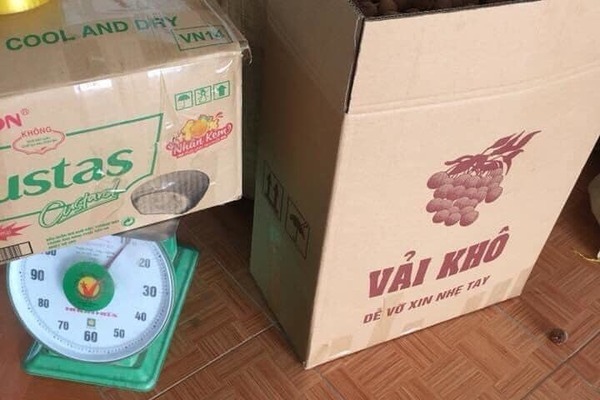 Khắp nơi lo ế vải thiều, bằng cách này bà chị bán giá cao vẫn cháy hàng-2