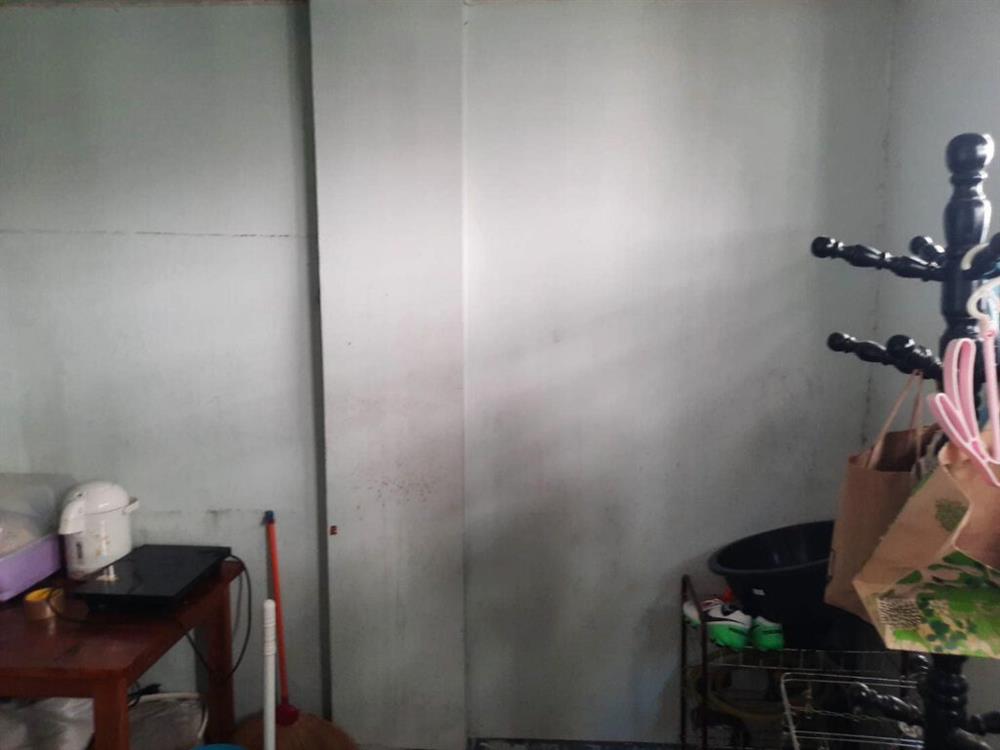 Vợ chồng mới cưới thuê nhà cũ kỹ và pha cải tạo thành không gian tối giản đầy ngoạn mục-12