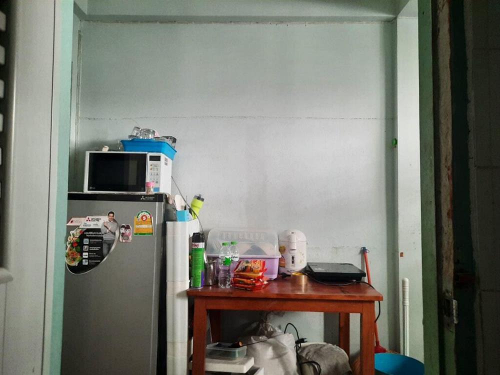 Vợ chồng mới cưới thuê nhà cũ kỹ và pha cải tạo thành không gian tối giản đầy ngoạn mục-10