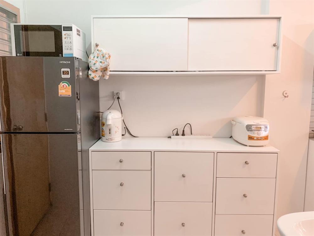 Vợ chồng mới cưới thuê nhà cũ kỹ và pha cải tạo thành không gian tối giản đầy ngoạn mục-11